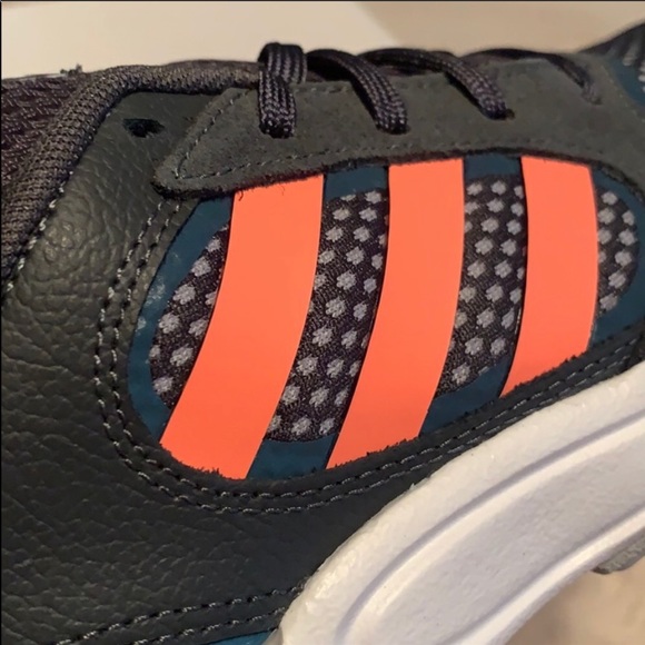 Adidas Woman’s valasion running shoes 90s - Picture 5 of 6